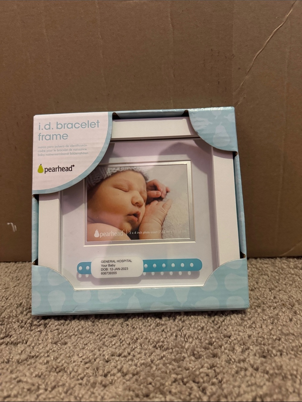 Pearhead White Frame with Teal Accent i.d. Bracelet Display